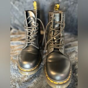 🖤 Dr. Martens 1460 Combat Boots – Size 8 – Classic 8-Eyelet Black Leather